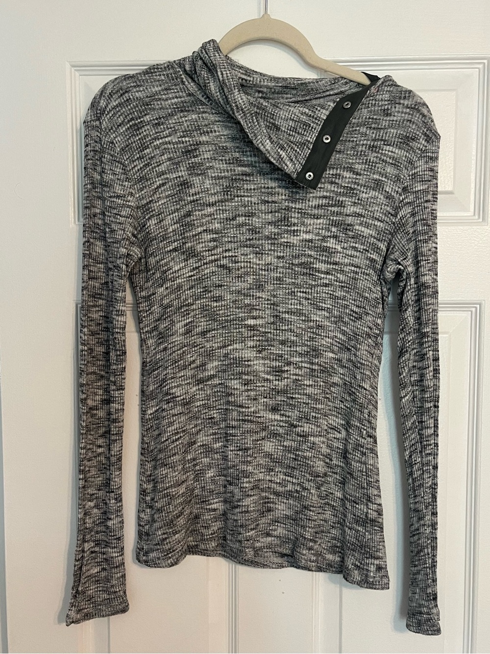 dolan Heathered Gray Rib Knit Long Sleeve Top with Snap Neck